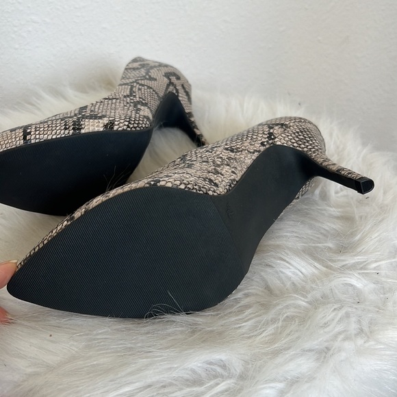 Gorgeous sexy classic snakeskin pattern heels by Candie’s - Picture 7 of 7